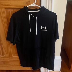 Under Armour short sleeve sweatshirt size medium black.